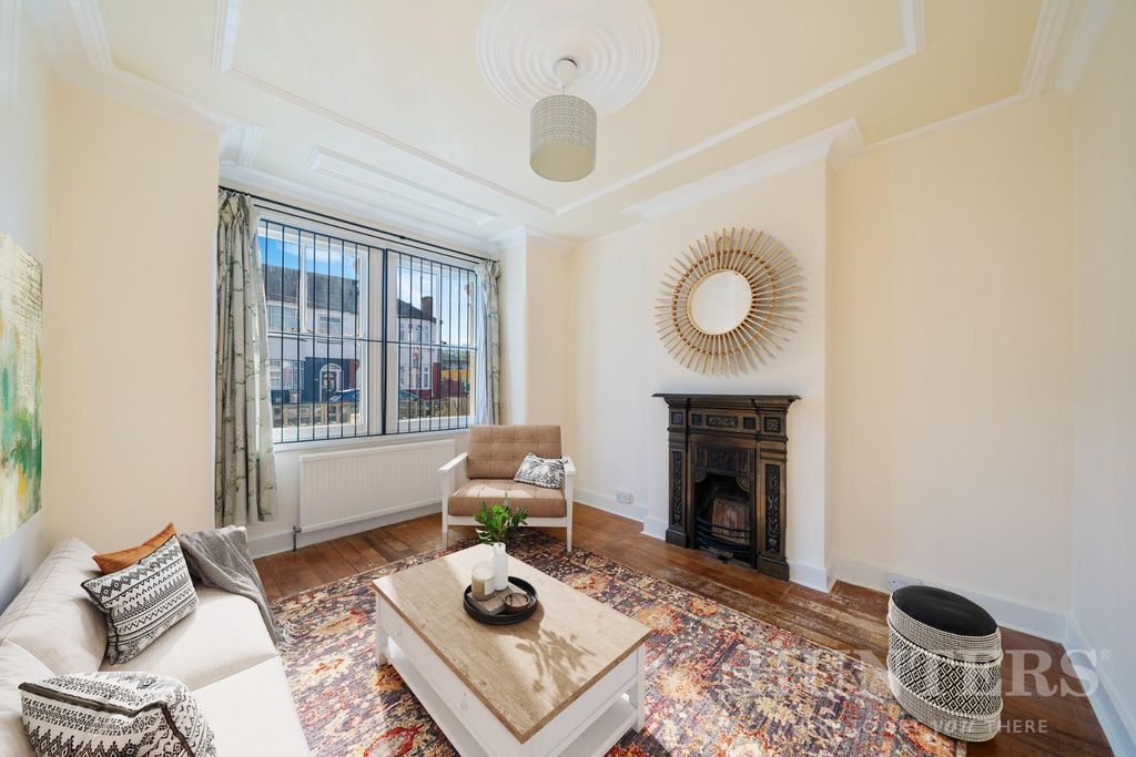 Property photo 1 of 15 190 Shelbourne Road N17 9Yb-1-Virtual Staging.Jpg
