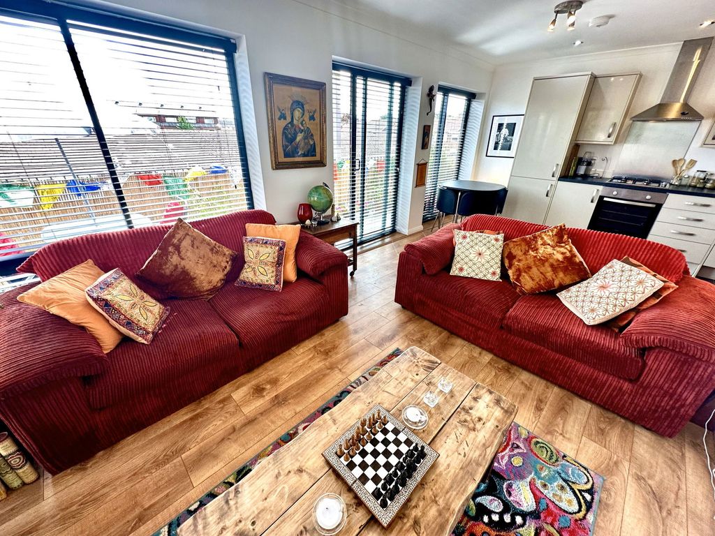 Property photo 2 of 18