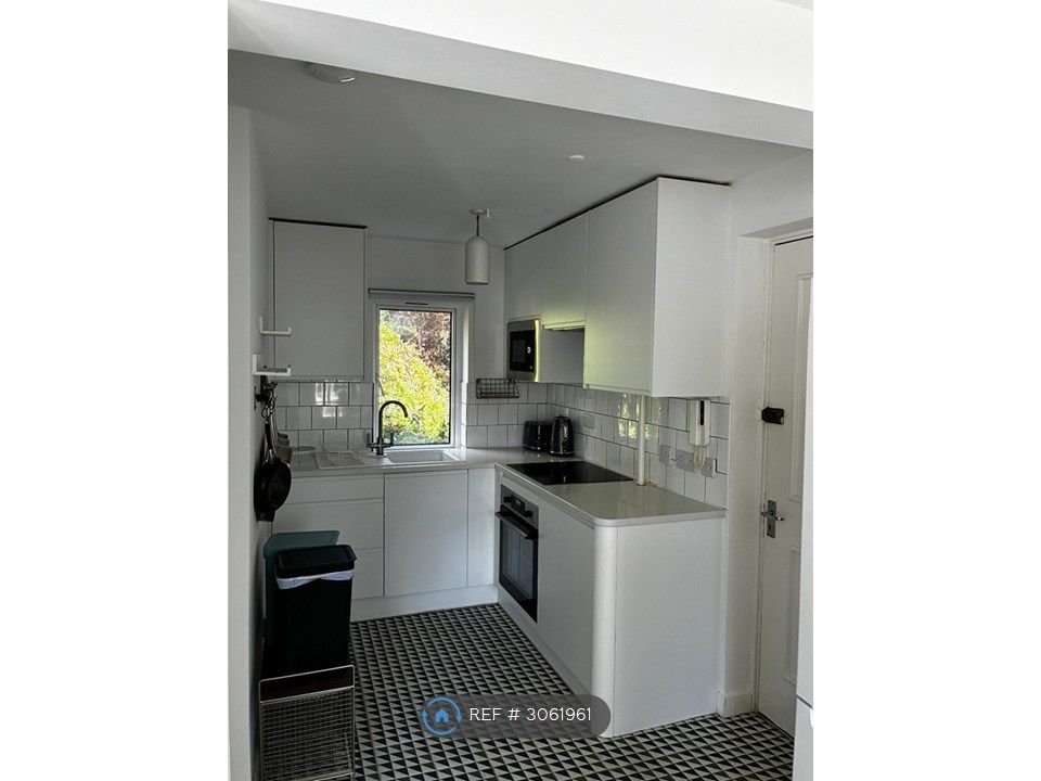 Property photo 3 of 14 Kitchen
