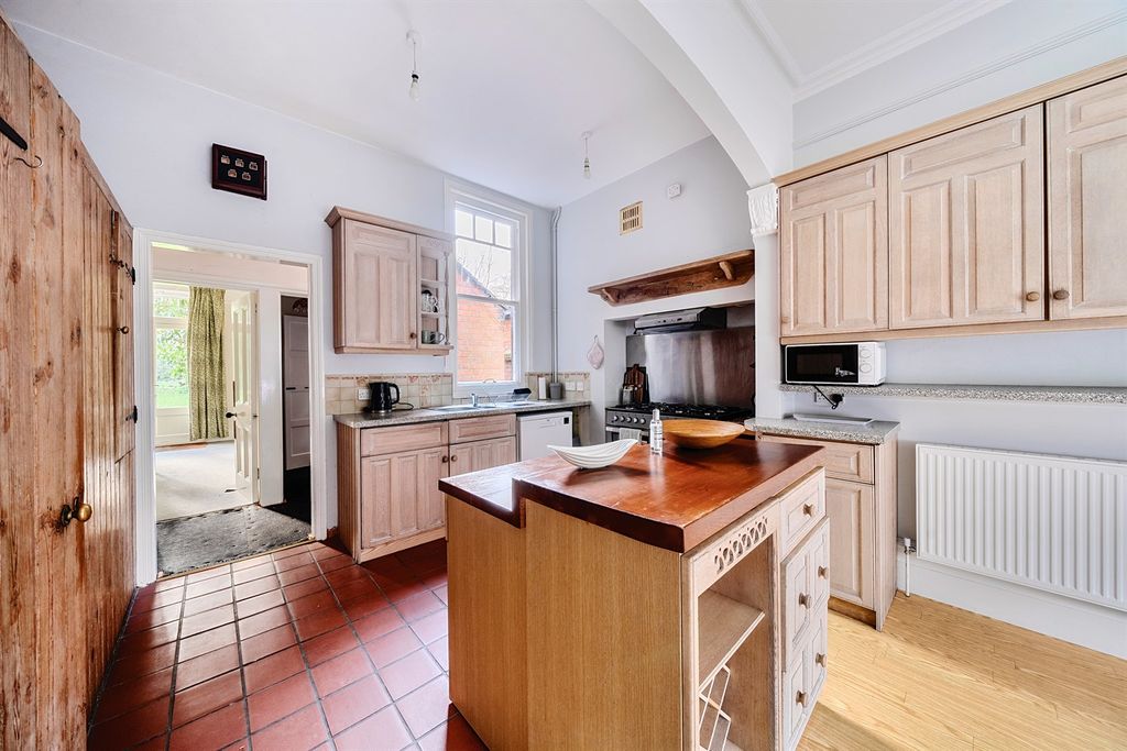 Property photo 2 of 11 Kitchen