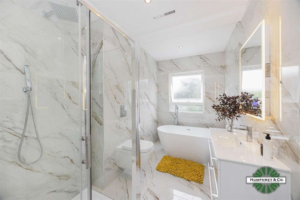 Property photo 3 of 28 564 Upper Brentwood Road -008.Jpg