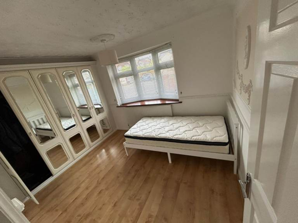 Property photo 2 of 3