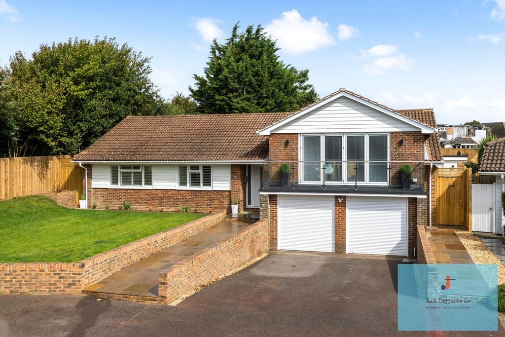 Property photo 1 of 25 Front (Exterior)