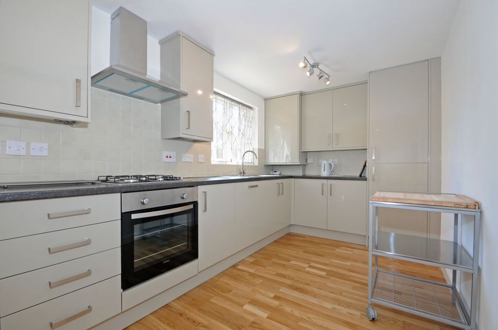 Property photo 2 of 6 Kitchen