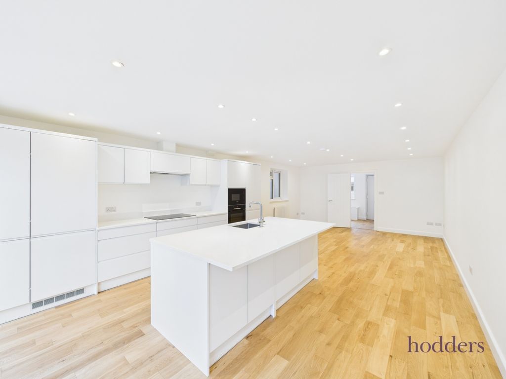 Property photo 2 of 25 Picture No. 14