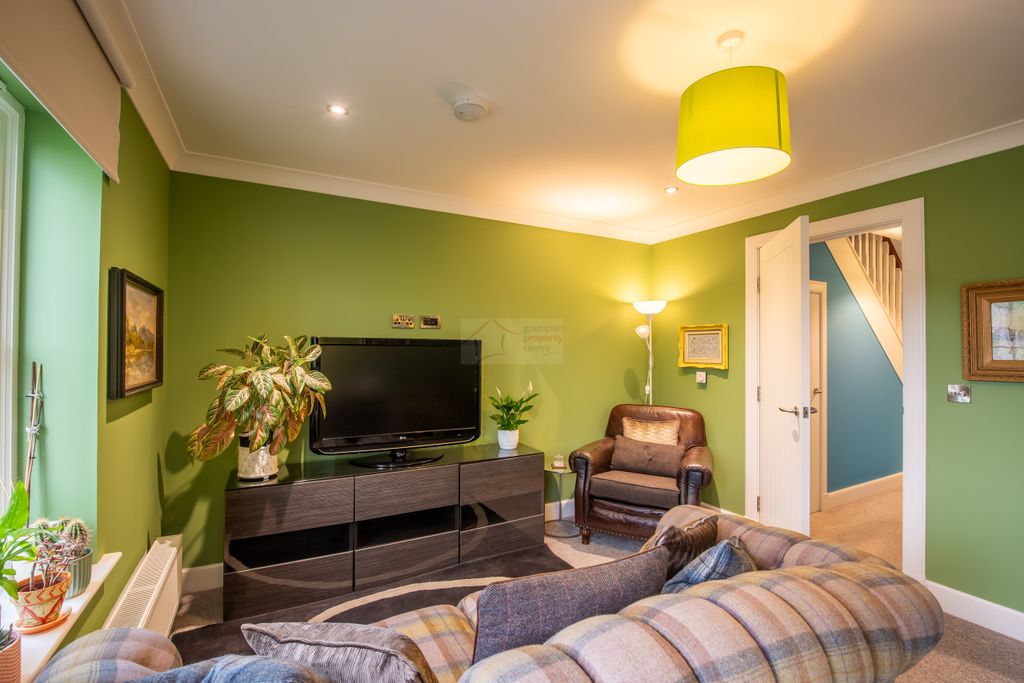 Property photo 3 of 20 Lounge