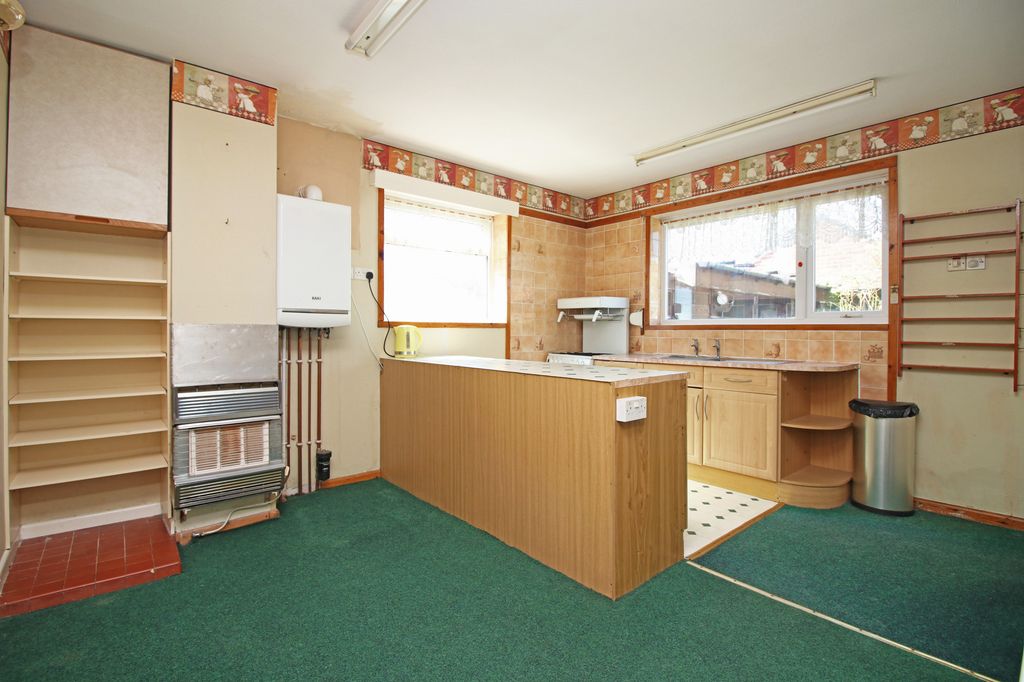 Property photo 2 of 27