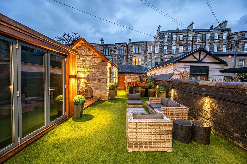 Property photo 2 of 43 Garden