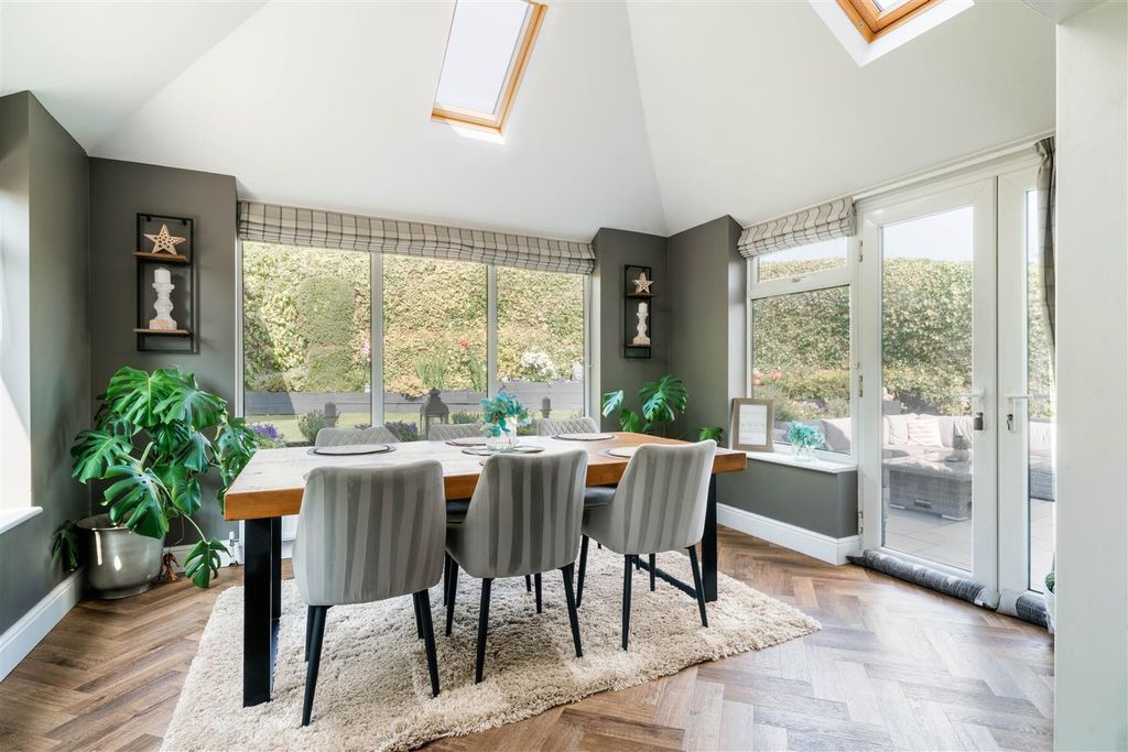 Property photo 3 of 27 Dining Room.Jpg