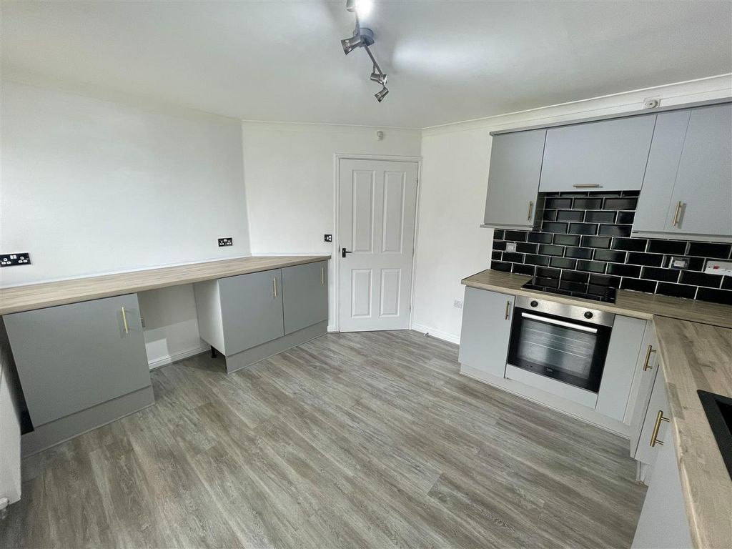 Property photo 3 of 15 Kitchen