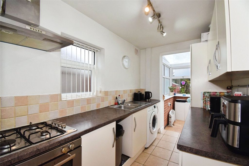 Property photo 3 of 22 Kitchen