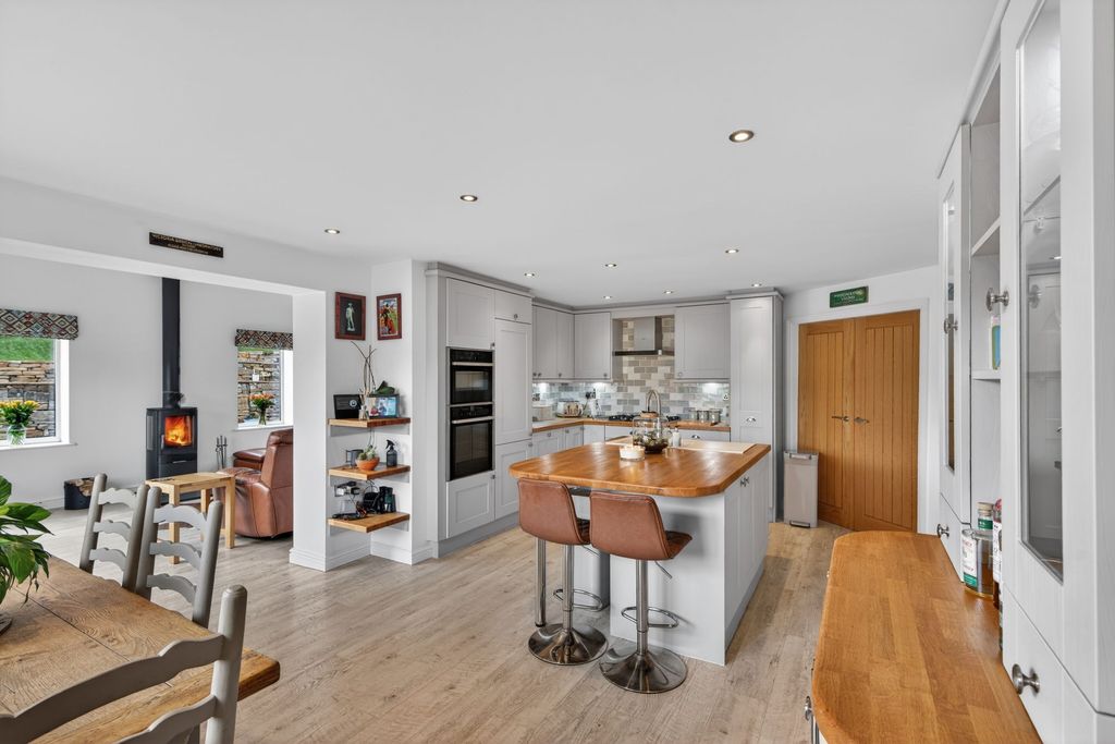 Property photo 3 of 61