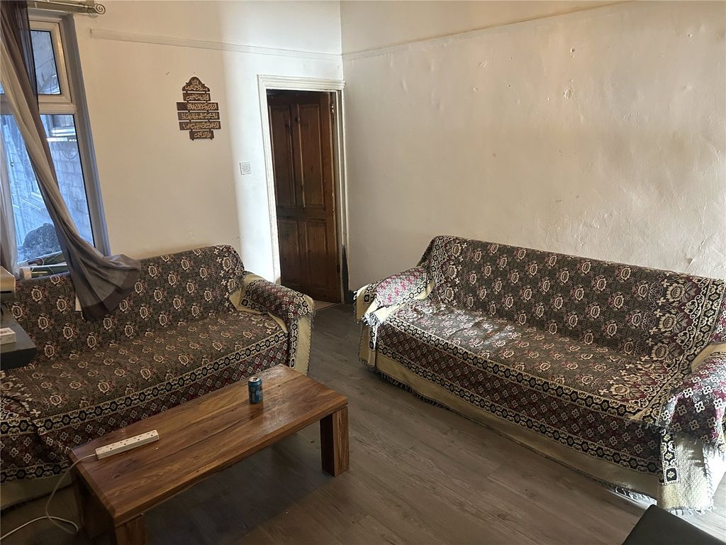 Property photo 3 of 18 Picture No. 06