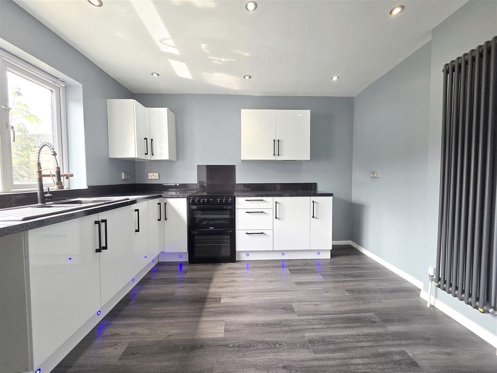 Property photo 2 of 10 Refitted Kitchen Diner