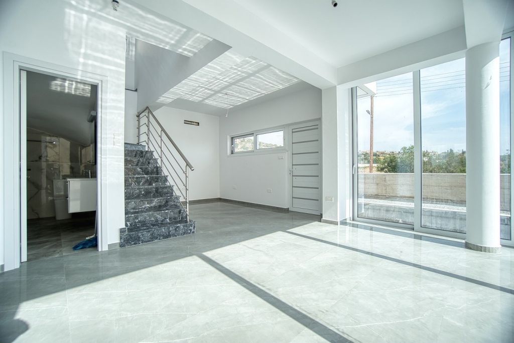 Property photo 2 of 39