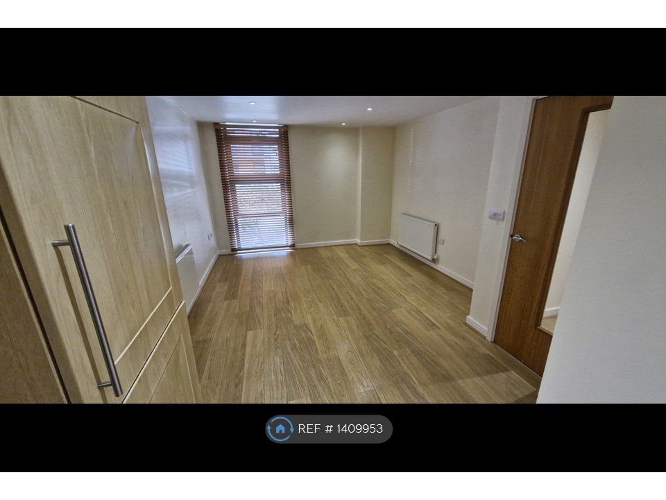 Property photo 3 of 8 Lounge