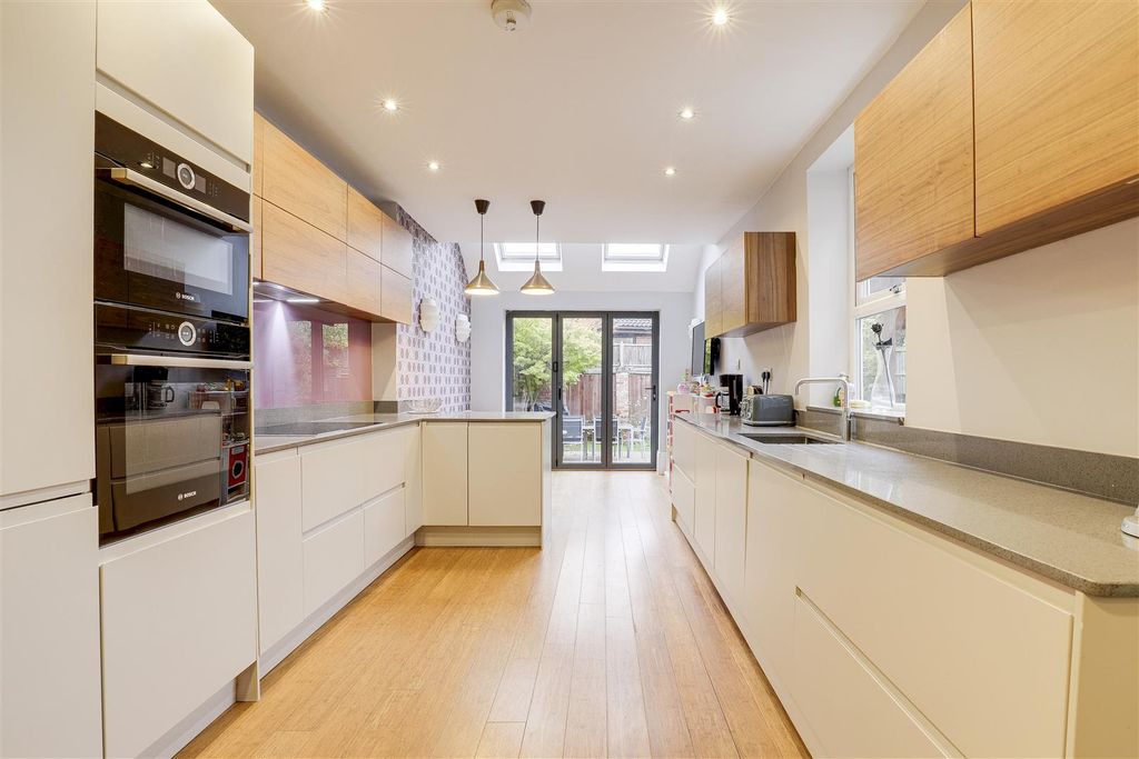 Property photo 3 of 23 11242.Jpg