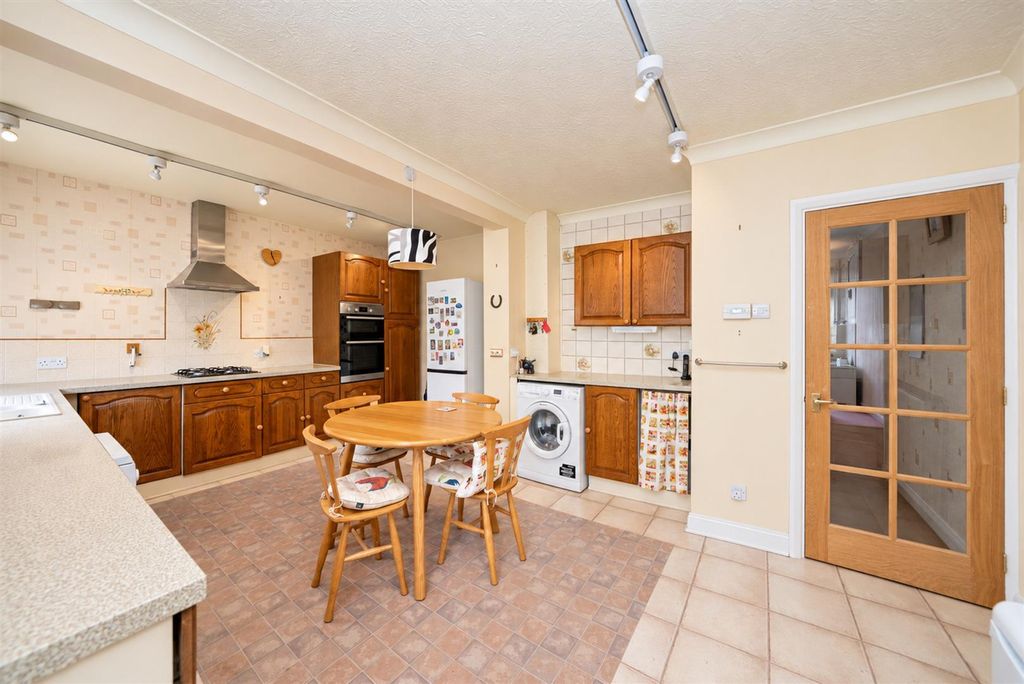 Property photo 3 of 22 Kitchen/Dining Room