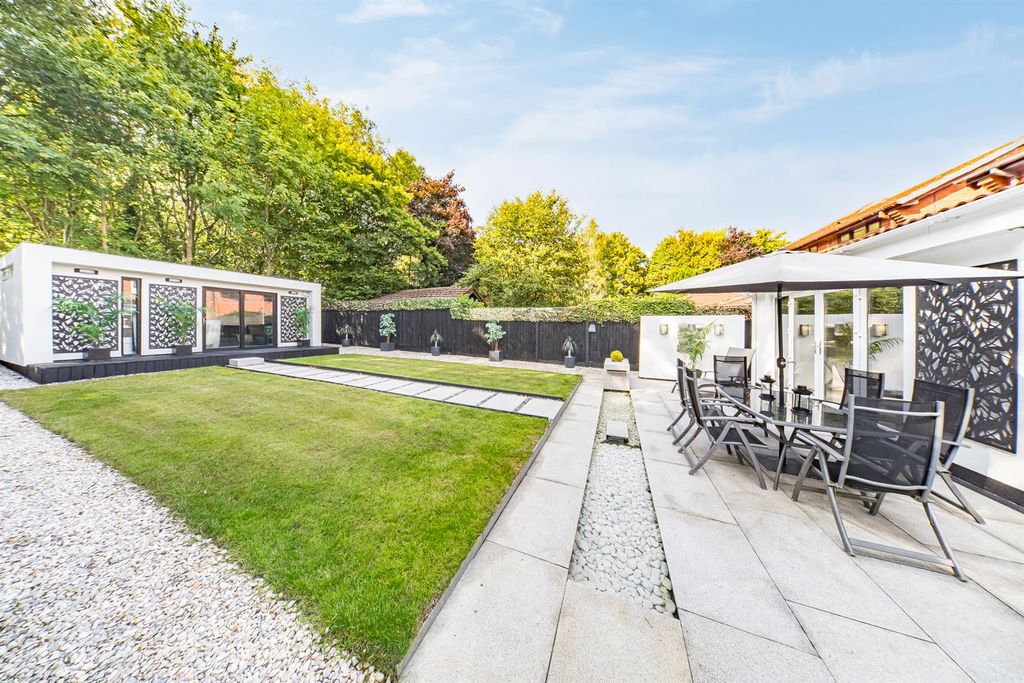 Property photo 3 of 52 66-Bardley-Crescent-49.Jpg