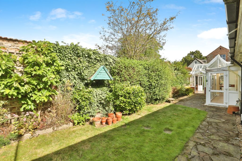 Property photo 2 of 21