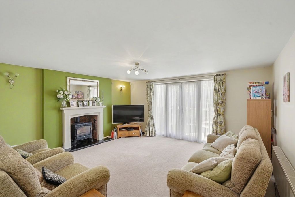 Property photo 3 of 18