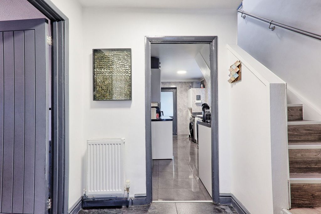 Property photo 3 of 38