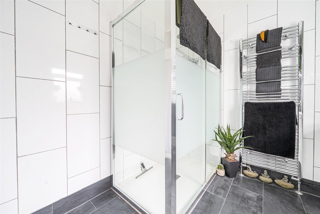 Property photo 3 of 19 Shower Room