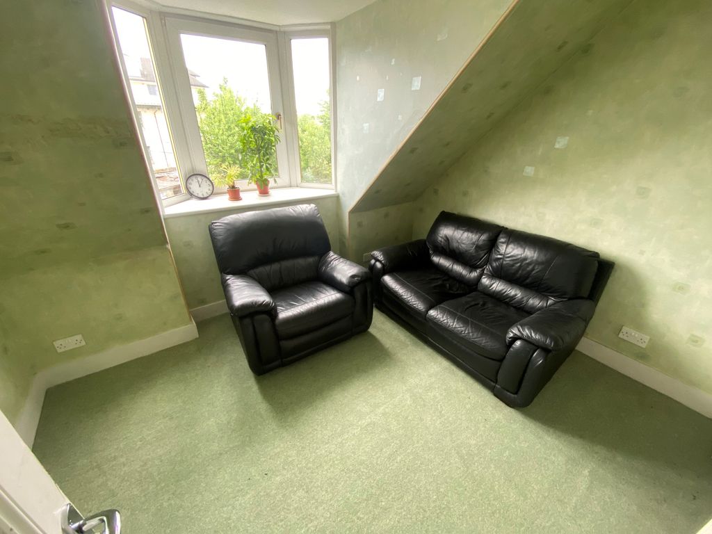 Property photo 3 of 5