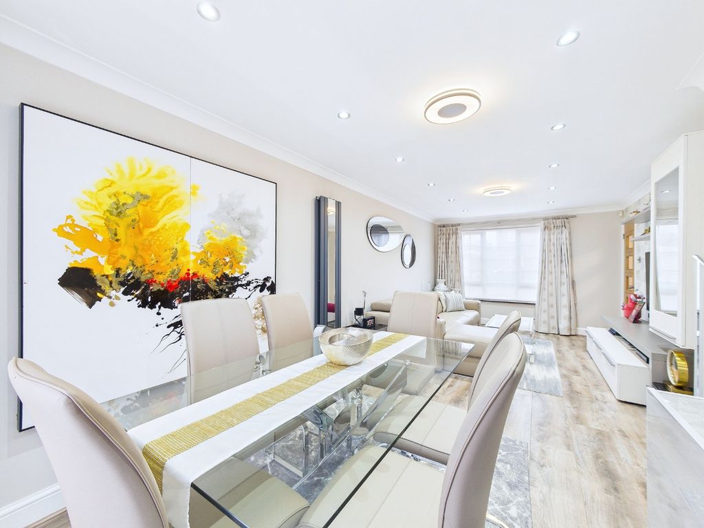 Property photo 2 of 25 4821676