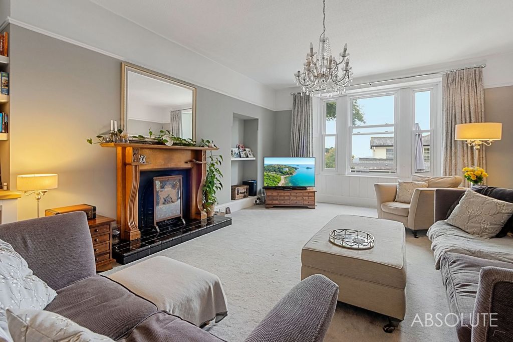 Property photo 2 of 36