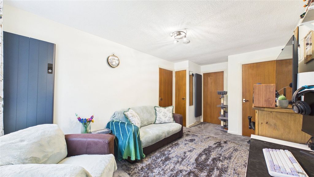 Additional image 4 of 1 bed flat for saleLightwater, Surrey GU18