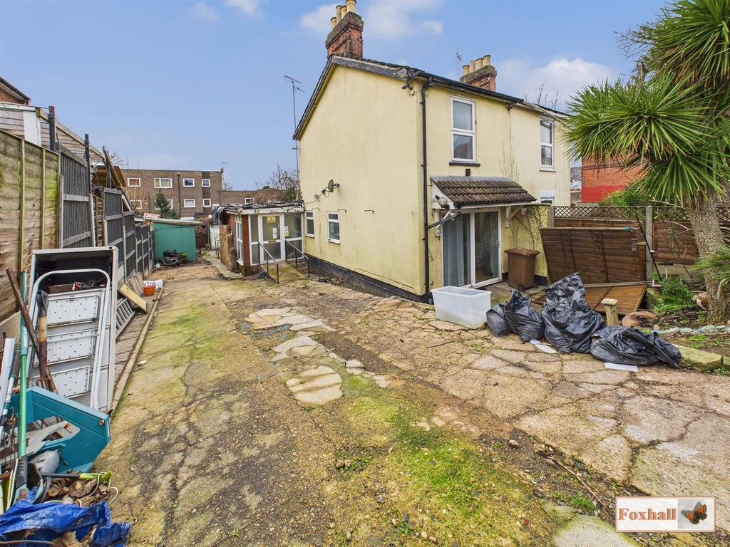 Property photo 1 of 10 Front Garden