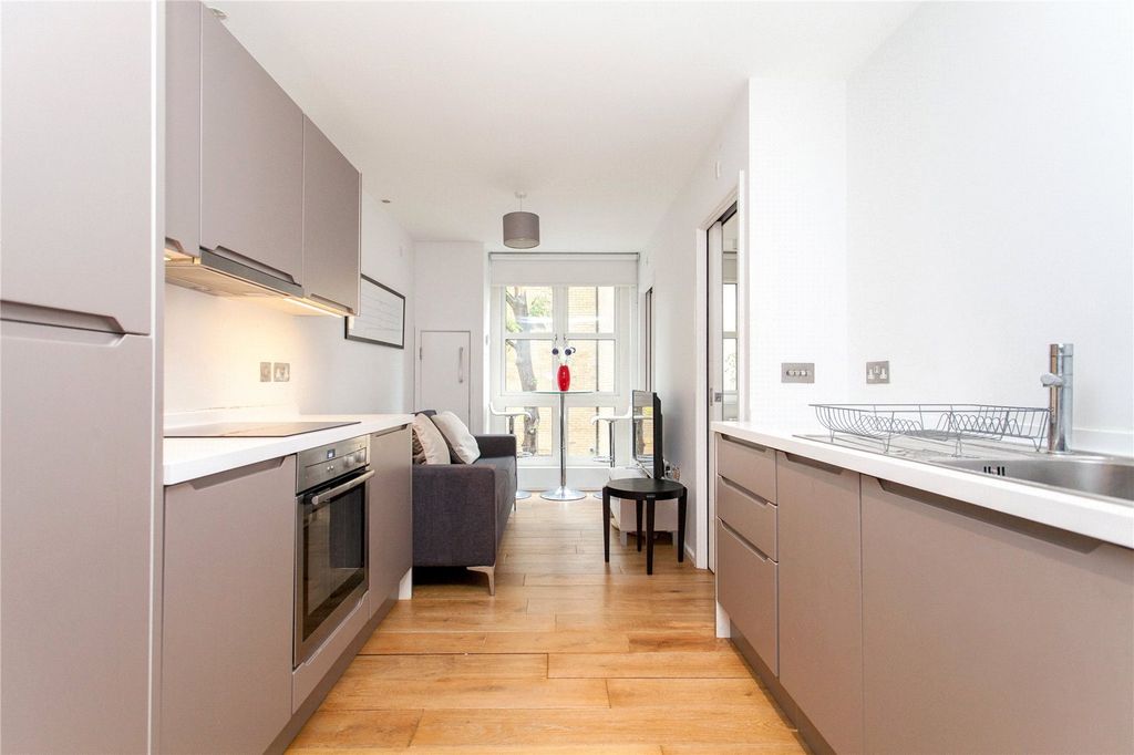 Property photo 2 of 6 Kitchen