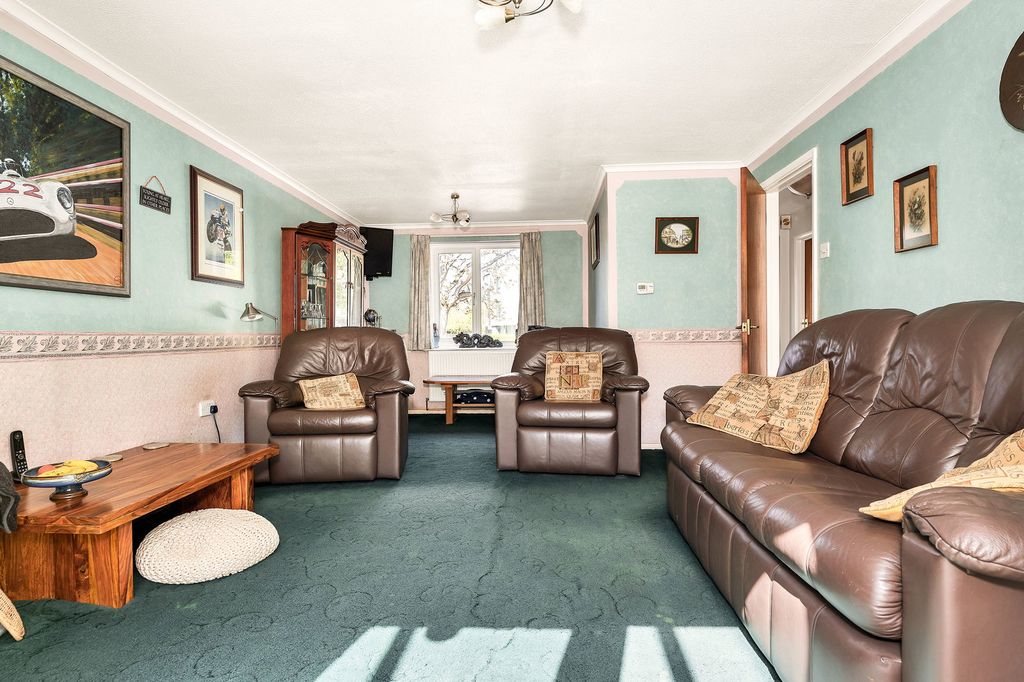 Property photo 2 of 9