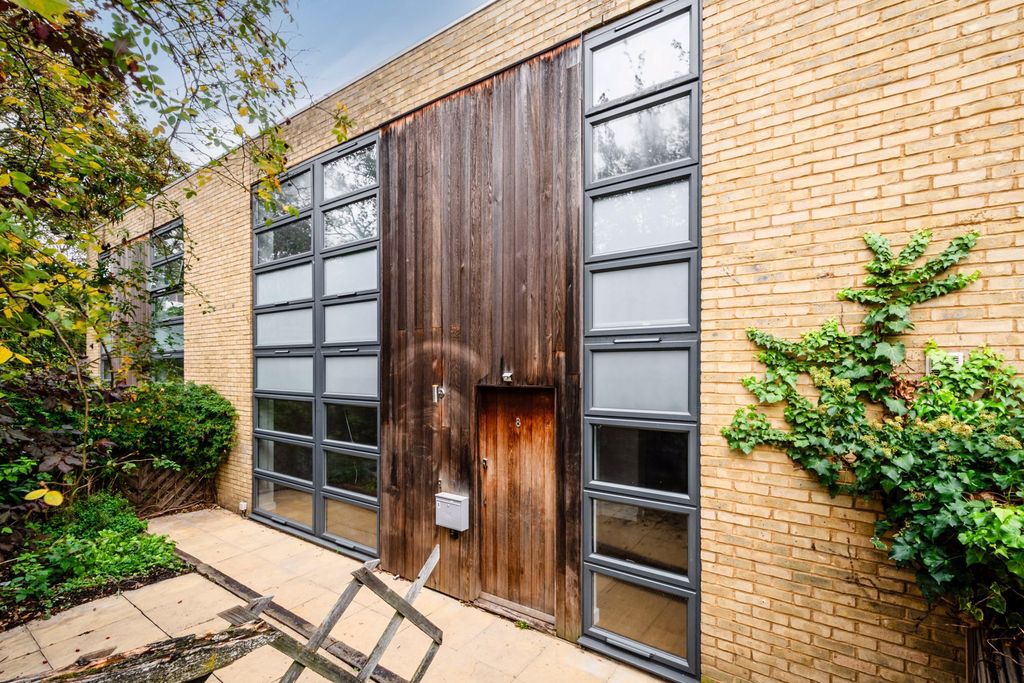 Property photo 2 of 19