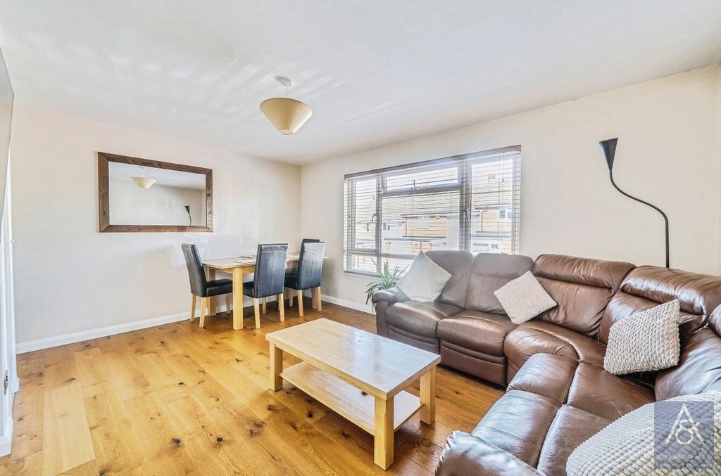 Property photo 3 of 15 Pbox-Img.Jpg