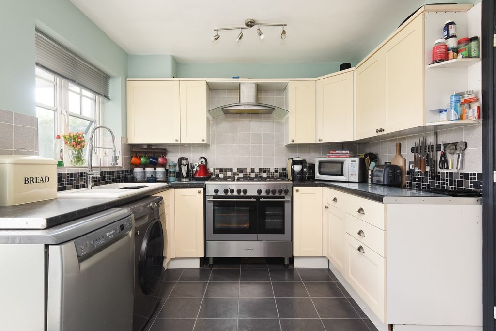 Property photo 3 of 17 4821177