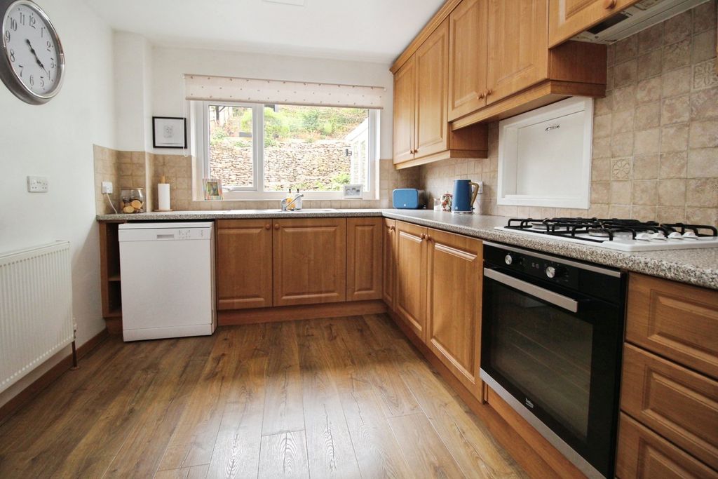 Property photo 3 of 20 Kitchen