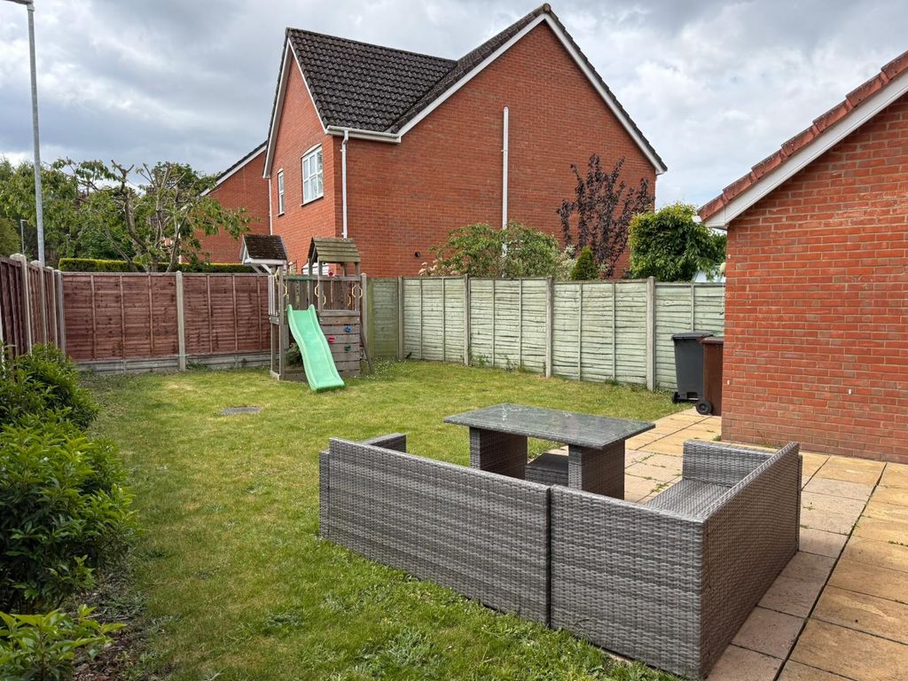 Property photo 2 of 17