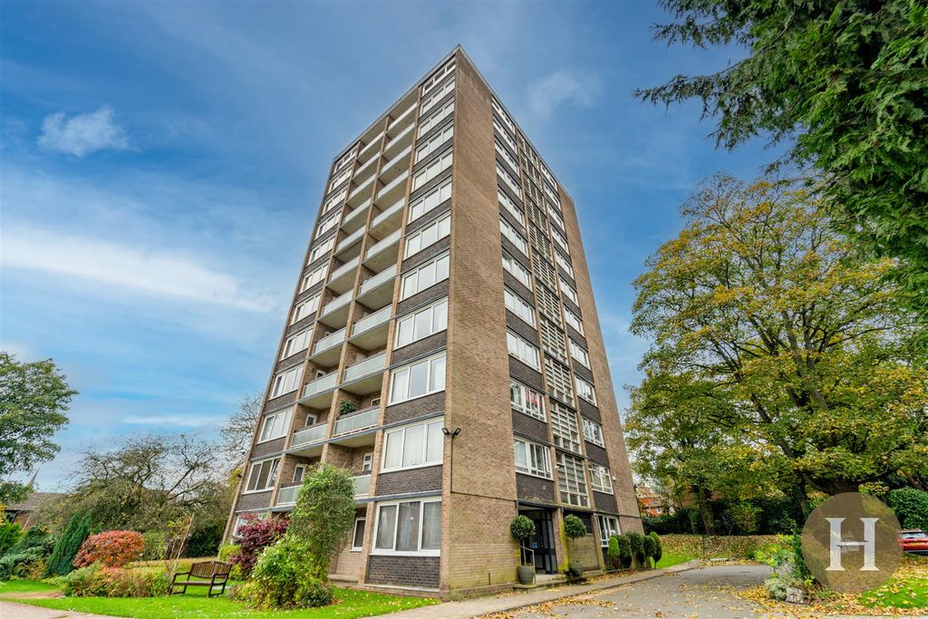 Property photo 1 of 15 Hadleigh Estate Agents-18.Jpg