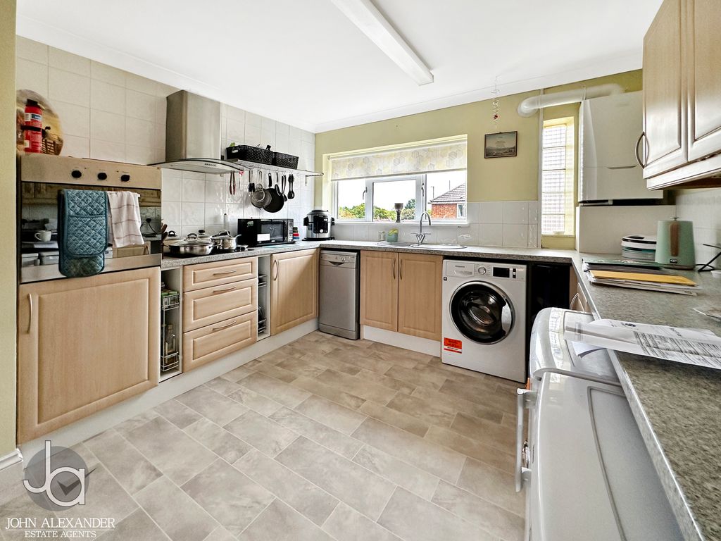 Property photo 3 of 13 20251015_113816008_0.5