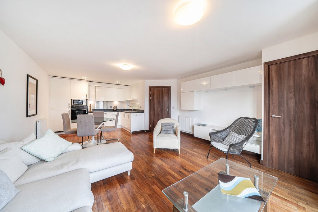 Property photo 2 of 19 1384786-4-6925c4F...