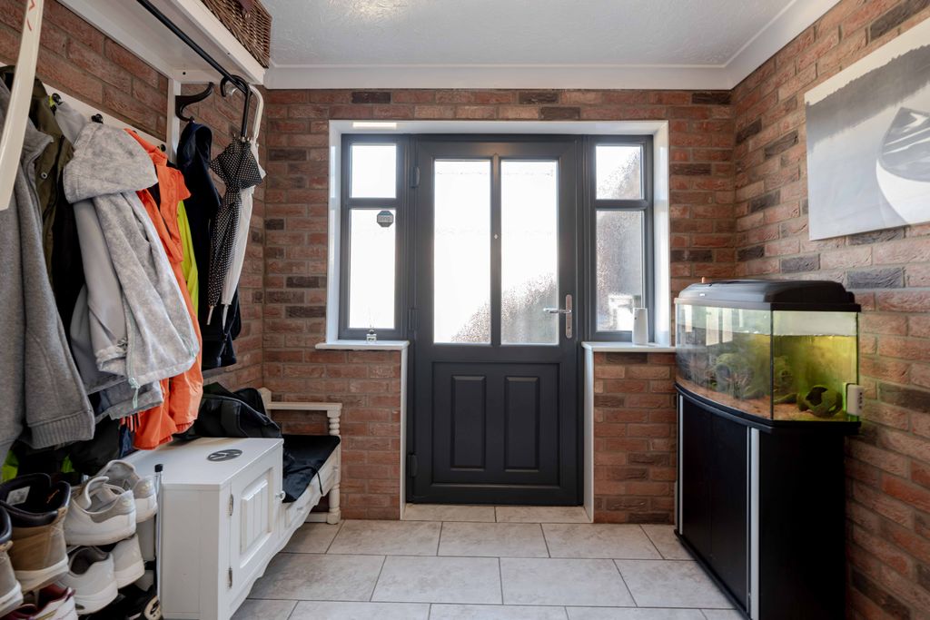 Property photo 3 of 28