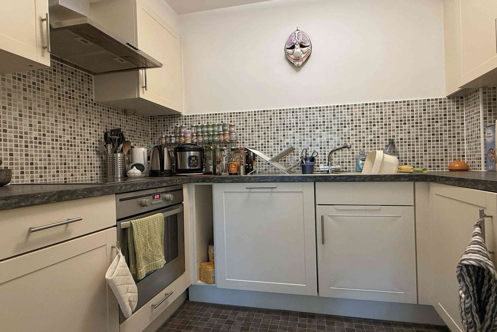Property photo 2 of 7 Kitchen