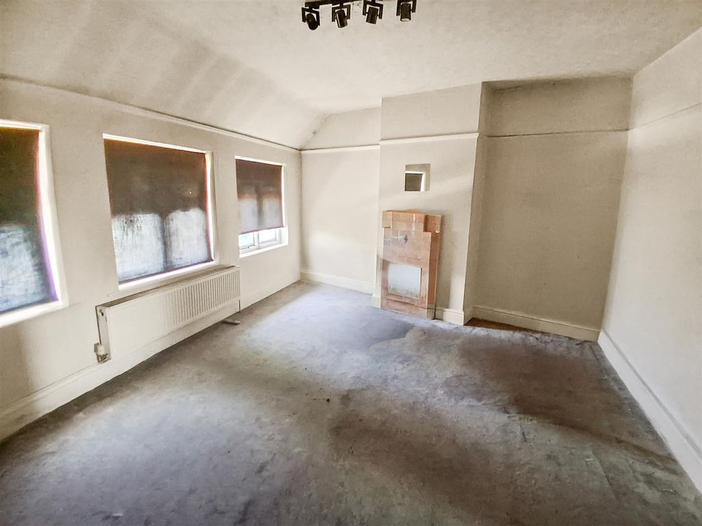 Property photo 2 of 14 6
