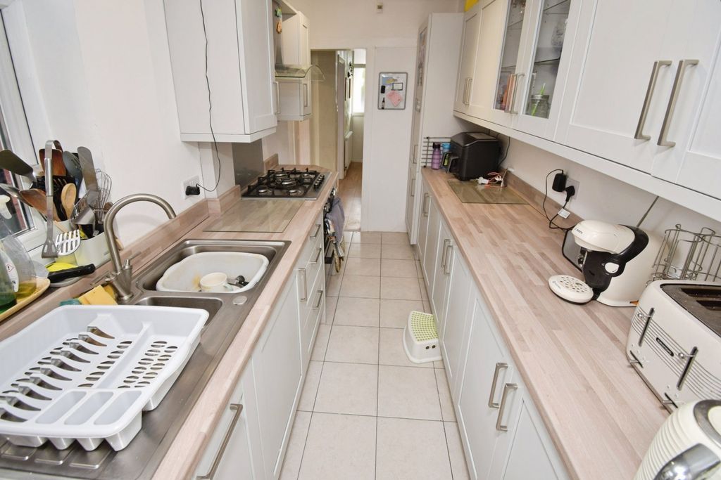 Property photo 3 of 26 Kitchen