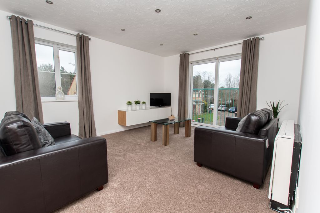 Property photo 1 of 9 Guaranteed Rent For Landlords - The Safest Way To Let Your Property In Crawley - Fully Managed Service - In House Maintenance Team - Professional Tenants