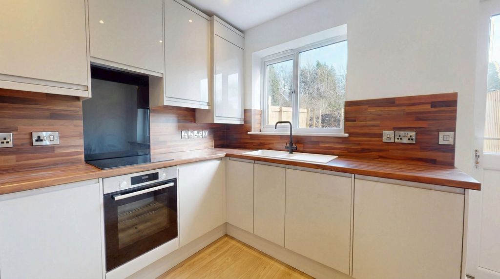 Property photo 2 of 16 4555191