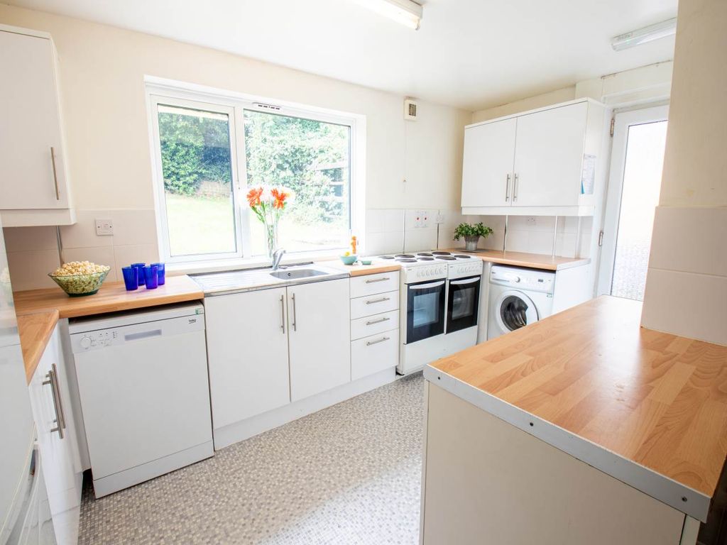 Property photo 2 of 18 Kitchen