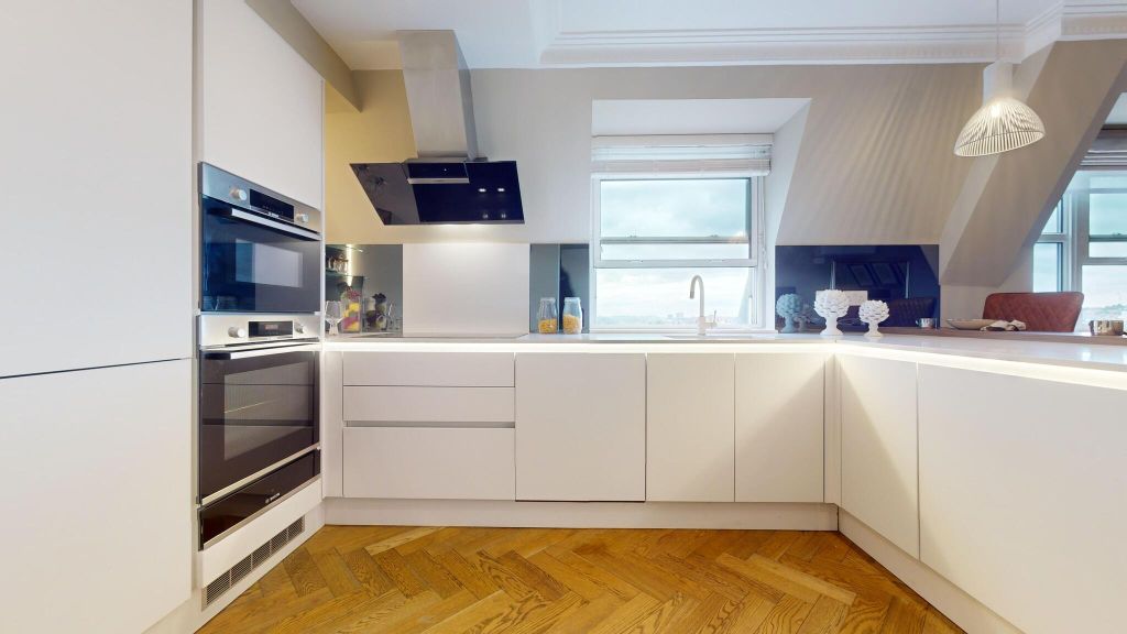 Property photo 2 of 32 Kitchen
